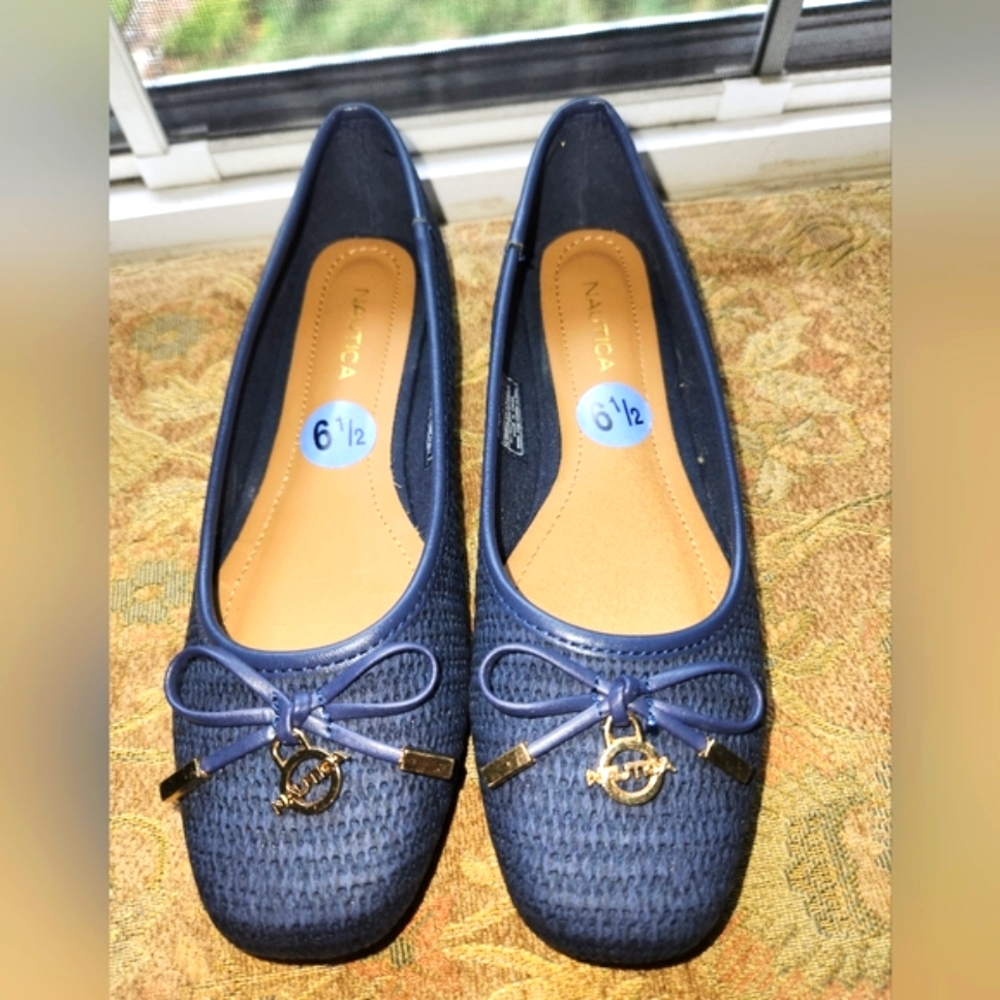 NAUTICA NAVY BLUE GOLD CHARM FLATS